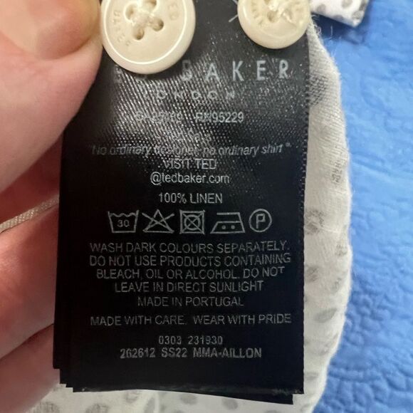 Ted Baker
Men's White Aillon Linen Shirt white and cream polkadot 4 large - Picture 10 of 12